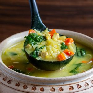 Immune Boosting Chicken and Rice Soup / https://www.hwcmagazine.com