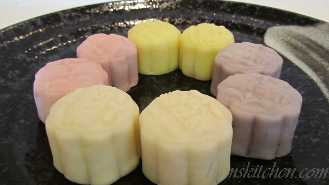 Snowy Moon Cakes