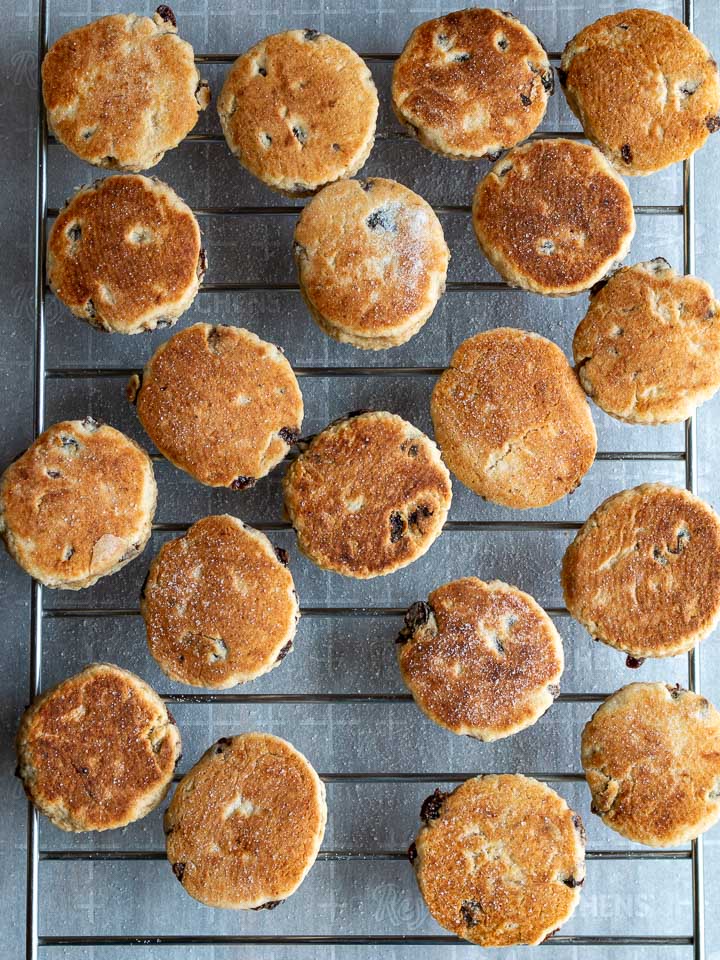 Griddle cakes cooling on the wire rack.