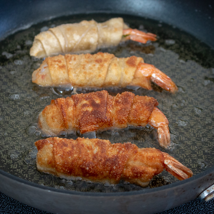 Thai Firecracker Shrimp Party Appetizer / https://www.hwcmagazine.com