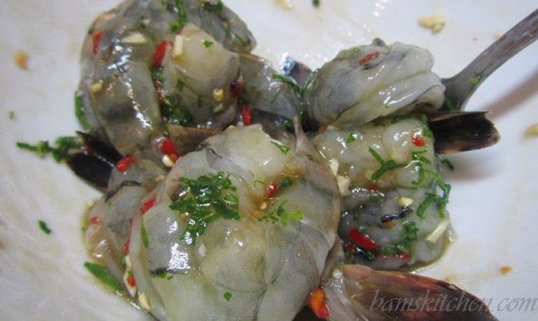 Shrimp Bundles with Thai Basil Dipping Sauce - Healthy World Cuisine ...