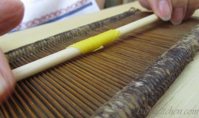 Hand tool to make pasta