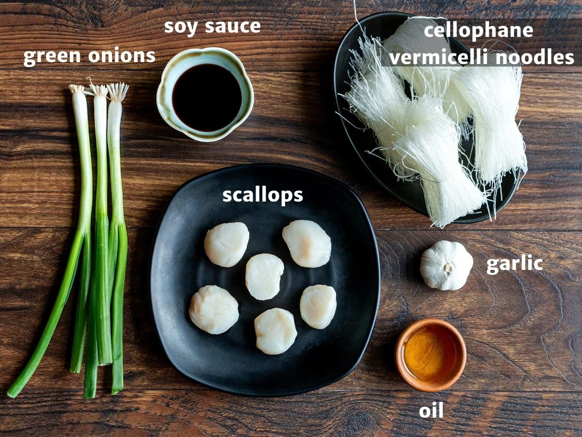 6 ingredients for steamed scallops on a wooden table.