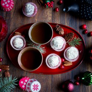 No Bake Cranberry Bliss Balls / https://www.hwcmagazine.com