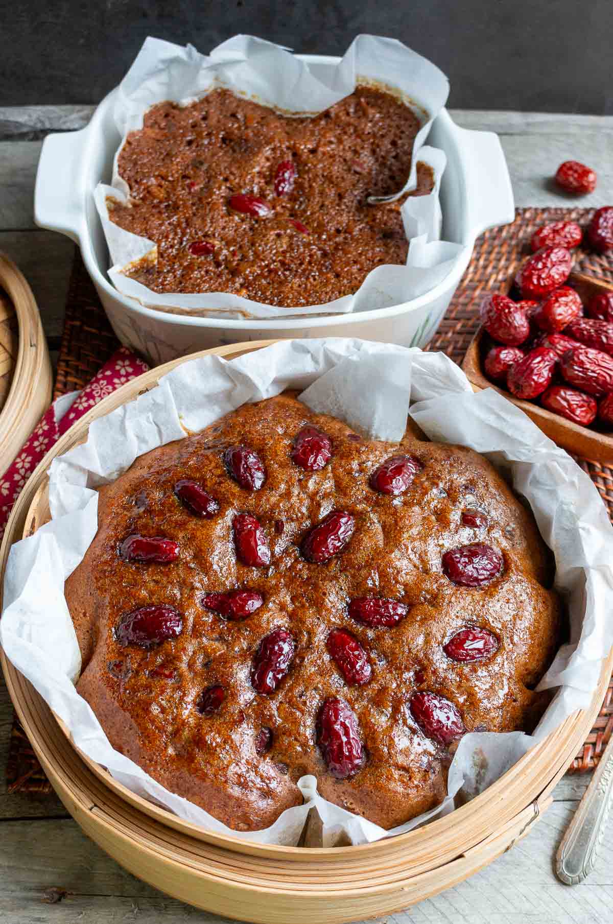 Steamed gingerbread date breads using both traditional steaming method and microwave steaming method. 