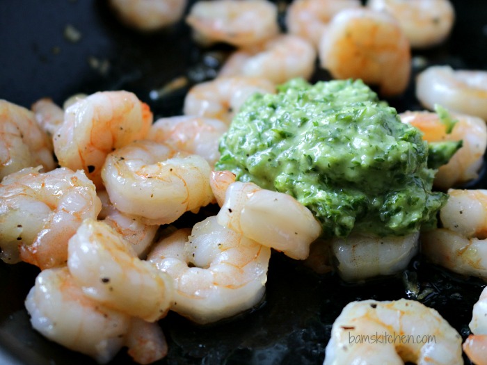 Parsley Lemon Pesto Shrimp Wraps / https://www.hwcmagazine.com