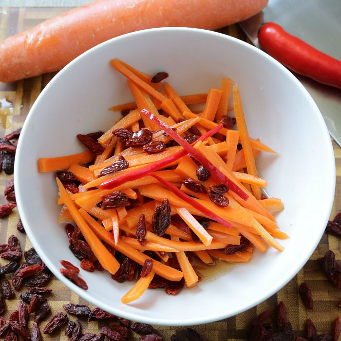 Chinese Salad with Goji Berries / https://www.hwcmagazine.com