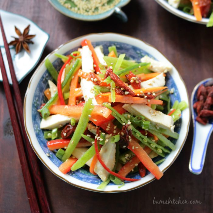 Chinese Salad with Goji Berries / https://www.hwcmagazine.com