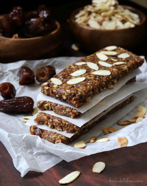 Toasted Almond and Date Larabars / https://www.hwcmagazine.com