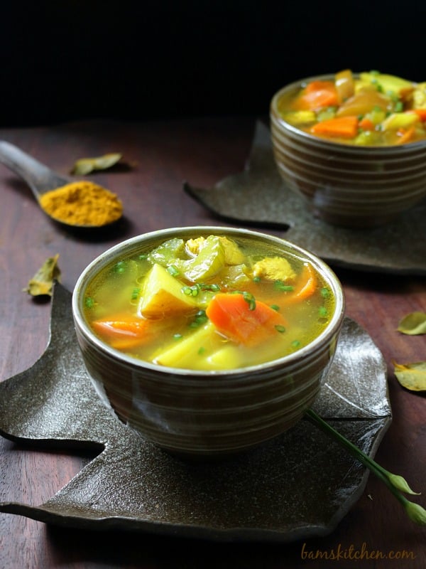 Cozy Chicken Curry Soup / https://www.hwcmagazine.com