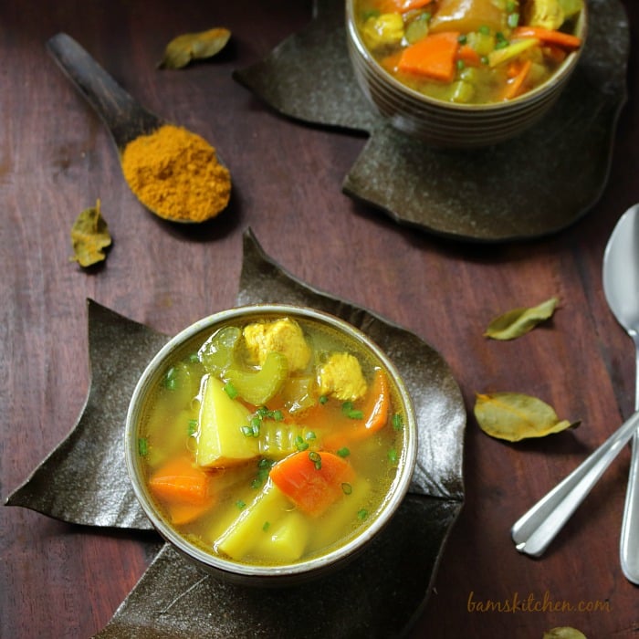 Cozy Chicken Curry Soup / https://www.hwcmagazine.com