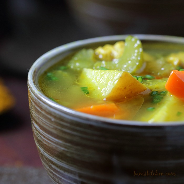 Cozy Chicken Curry Soup / https://www.hwcmagazine.com