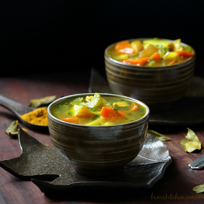 Cozy Chicken Curry Soup / https://www.hwcmagazine.com