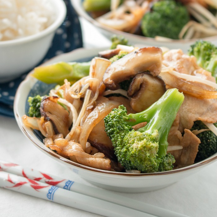 Easy Pork Shiitake Mushroom Stir Fry / https://www.hwcmagazine.com