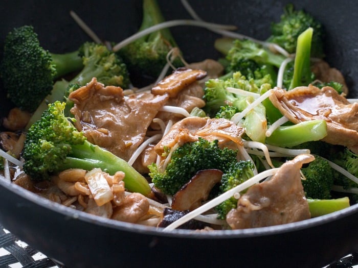 Easy Pork Shiitake Mushroom Stir Fry / https://www.hwcmagazine.com