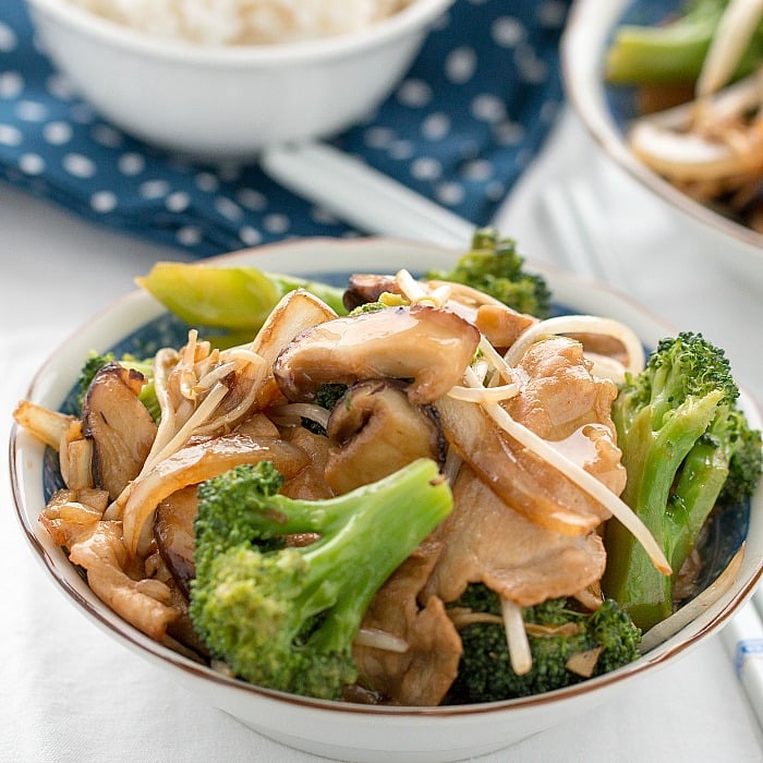 Easy Pork Shiitake Mushroom Stir Fry / https://www.hwcmagazine.com