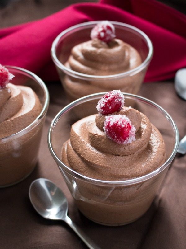 Velvety Vegan Chocolate Mousse / https://www.hwcmagazine.com