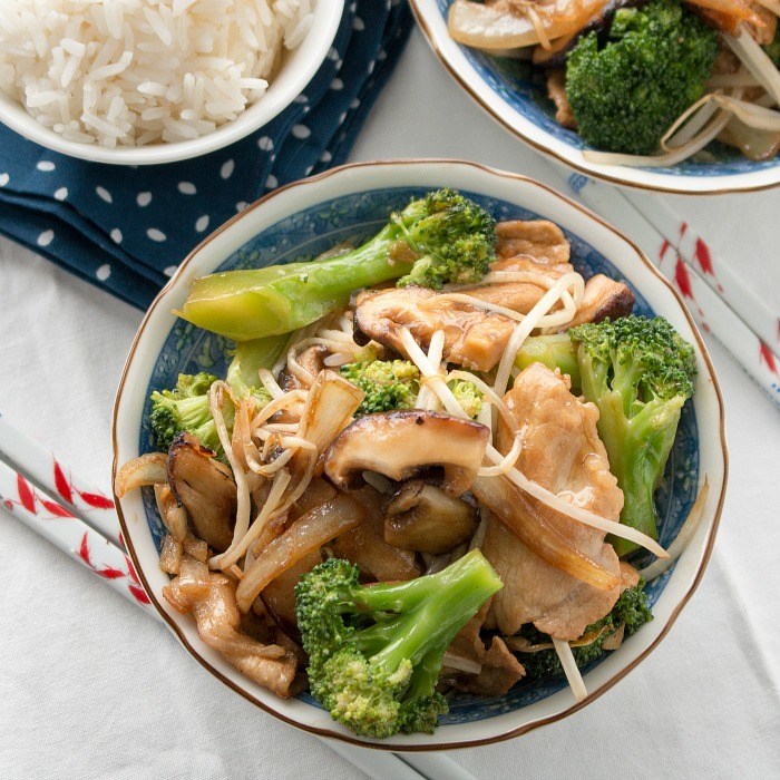 Easy Pork Shiitake Mushroom Stir Fry / https://www.hwcmagazine.com