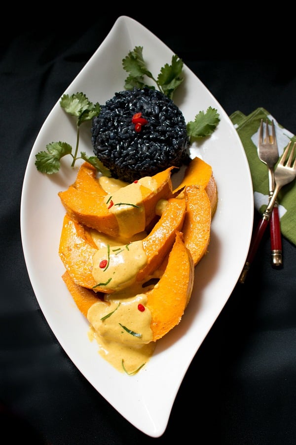 Roasted Kabocha Squash with Curried Sauce / https://www.hwcmagazine.com