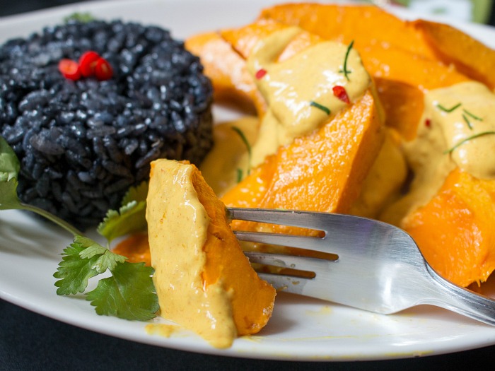 Roasted Kabocha Squash with Curried Sauce / https://www.hwcmagazine.com