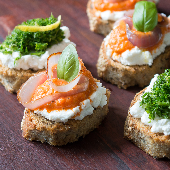 Healthy Ricotta Crostini / https://www.hwcmagazine.com