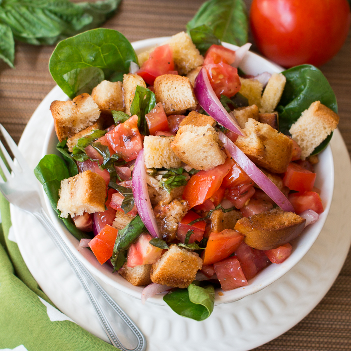 Gluten-Free Balsamic Panzanella Salad / https://www.hwcmagazine.com