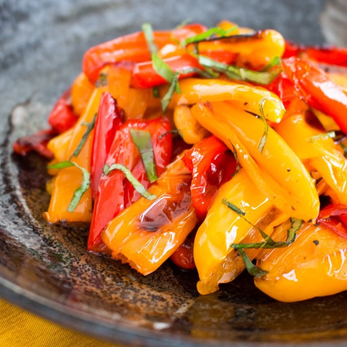 How to Roast Sweet Mini Peppers / https://www.hwcmagazine.com