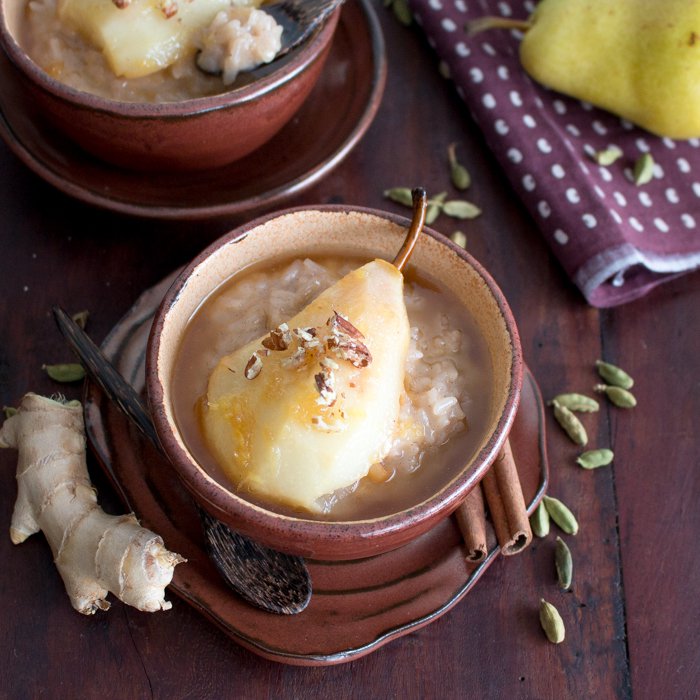 Coconut Rice Pudding with Cardamom Spiced Honey Pears / https://www.hwcmagazine.com