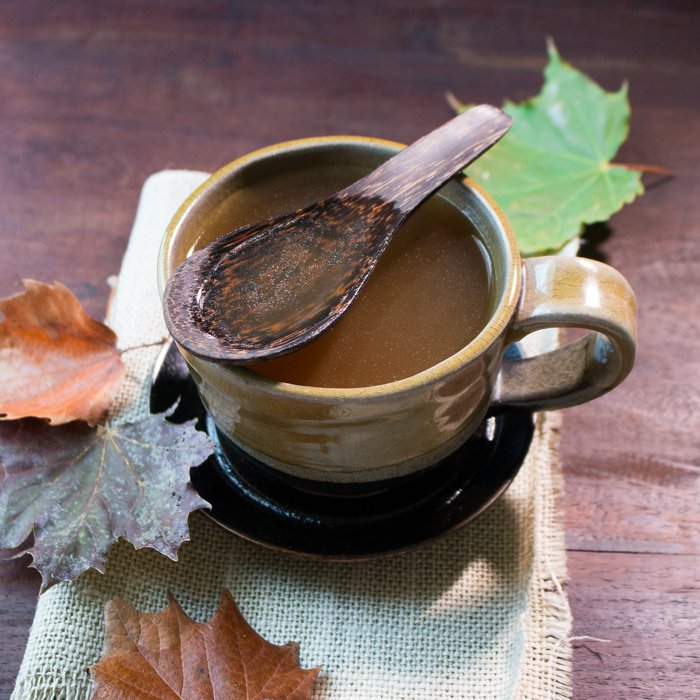 Nourishing Slow Simmered Beef Bone Broth / https://www.hwcmagazine.com