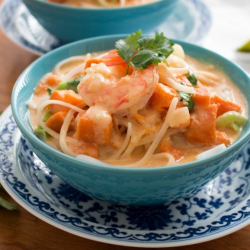 Tasty Thai Curry Bowls / https://www.hwcmagazine.com