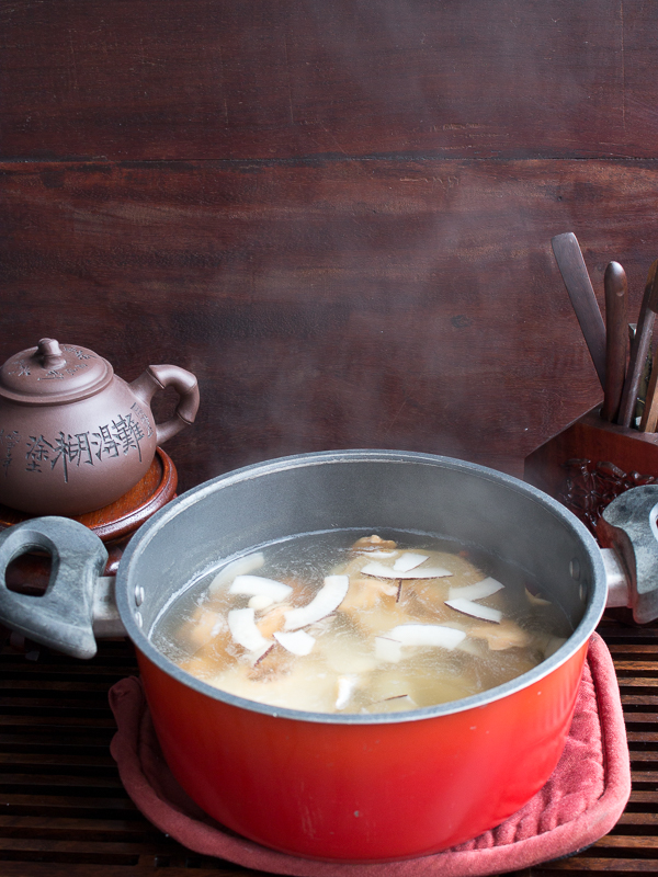 Dried Ginger and Palm Coconut Herbal Tea / https://www.hwcmagazine.com