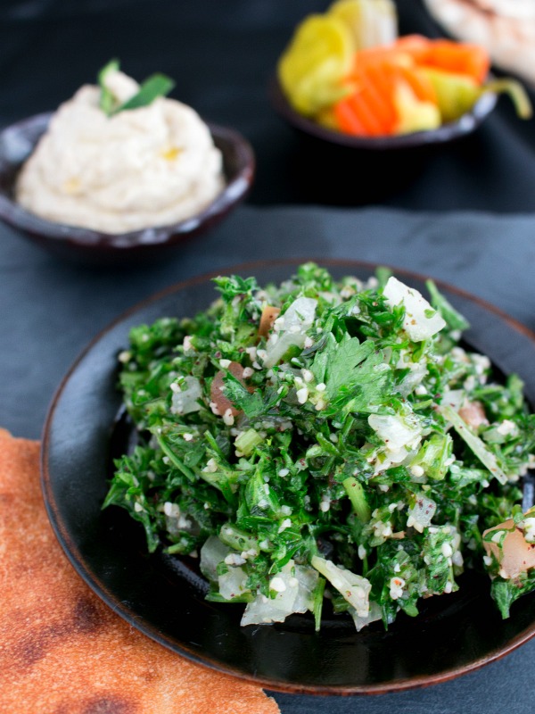 Easy Tabbouleh Lebanese Salad / https://www.hwcmagazine.com