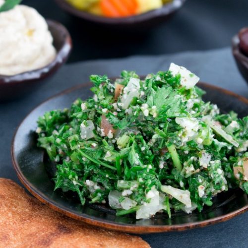 Easy Tabbouleh Lebanese Salad / https://www.hwcmagazine.com