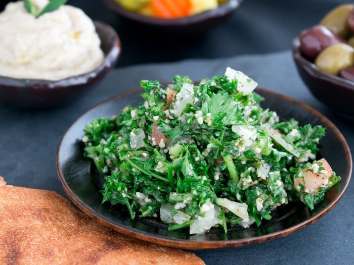 Easy Tabbouleh Lebanese Salad / https://www.hwcmagazine.com