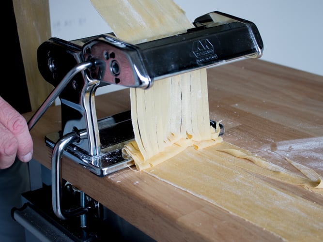 Cutting the pasta with the pasta maker.