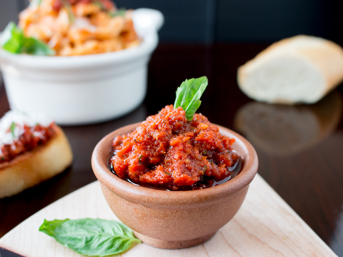 3-Minute Vegan Sun-Dried Tomato Pesto / https://www.hwcmagazine.com