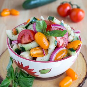 Heirloom Tomato Cucumber Salad / https://www.hwcmagazine.com