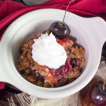 Cherry Plum Fruit Crumble / https://www.hwcmagazine.com