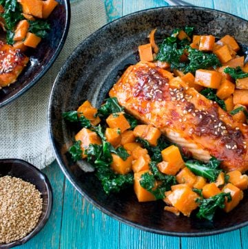 Baked Spicy Salmon and Sweet Potato Kale Hash / https://www.hwcmagazine.com