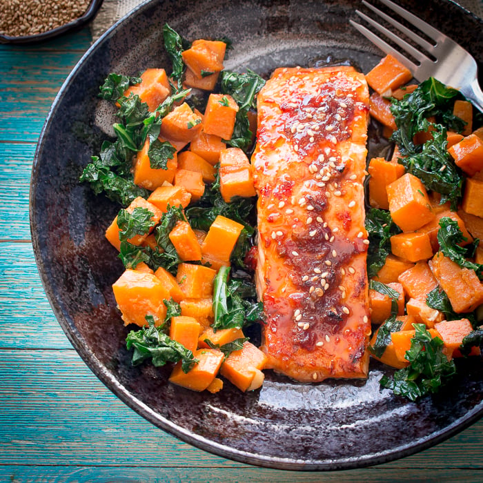 Baked Spicy Salmon and Sweet Potato Kale Hash / https://www.hwcmagazine.com