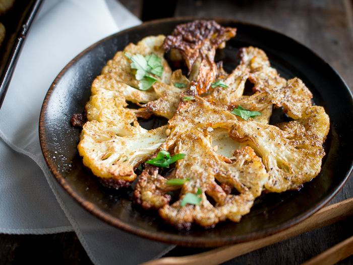 Crispy Roasted Cauliflower Bites / https://www.hwcmagazine.com