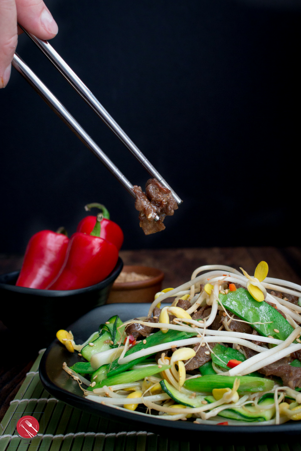 Low Carb Spicy Bulgogi Beef Stir Fry #beef #korean #stirfry #bulgogi #lowcarb / https://www.hwcmagazine.com