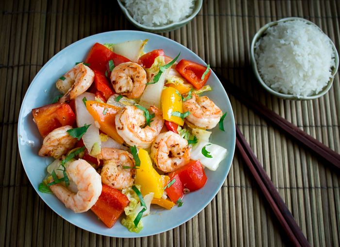 Clean Eating Shrimp Stir Fry / https://www.hwcmagazine.com