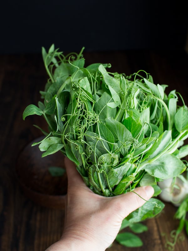 5 Minute Stir Fried Garlic Pea Shoots / https://www.hwcmagazine.com