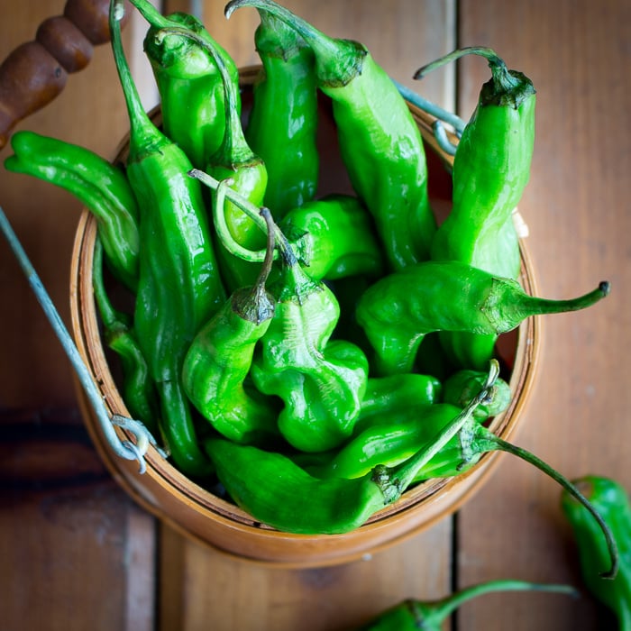 How to Cook Shishito Peppers on the Grill / https://www.hwcmagazine.com