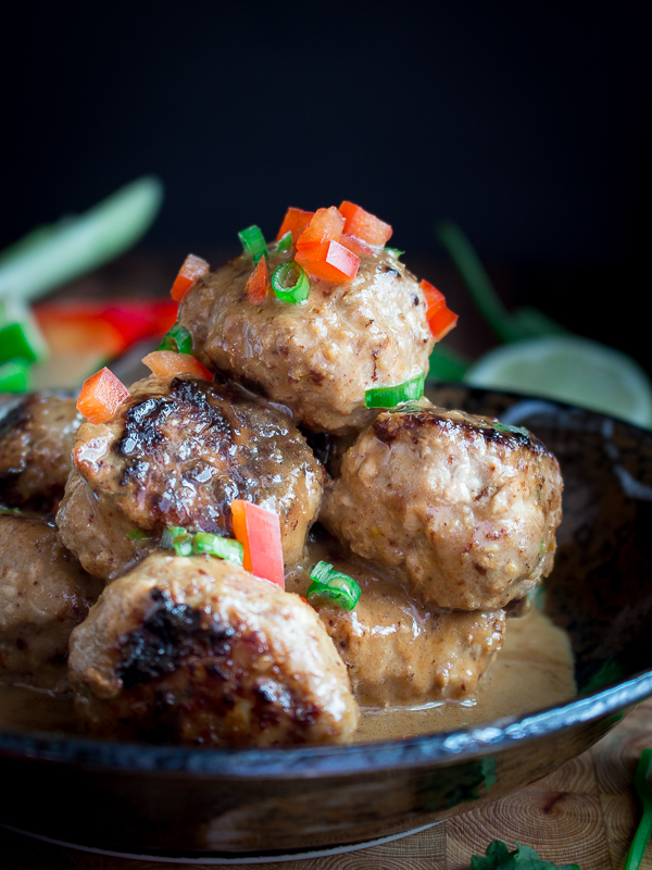 Thai Curry Turkey Tofu Meatballs / https://www.hwcmagazine.com