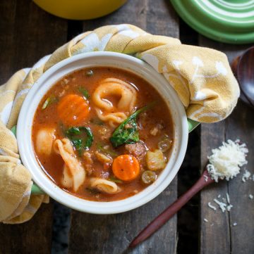 Instant Pot Italian Sausage Tortellini Soup / https://www.hwcmagazine.com