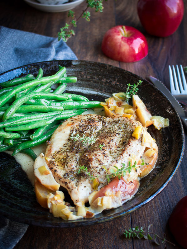 Skillet Creamy Chicken with Apples / https://www.hwcmagazine.com