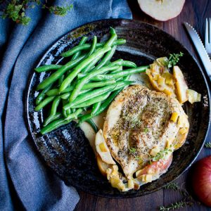 Skillet Creamy Chicken with Apples / https://www.hwcmagazine.com