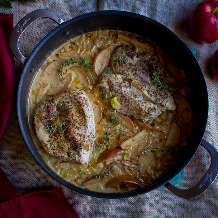 Skillet Creamy Chicken with Apples / https://www.hwcmagazine.com